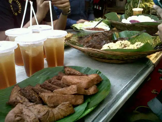 Warung Pak Item, Taman Sari, Karawaci