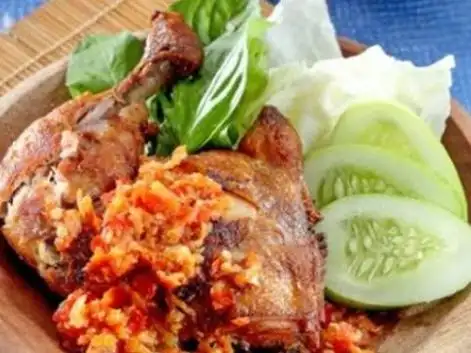 Ayam Penyet Bunda Maya, Medan Helvetia