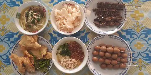 Bubur Ayam Dan Soto Ibu Peni, Sidoarum