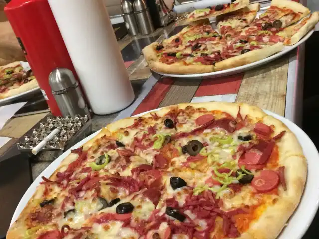 Via Le Pizzaria Ve Cafe'nin yemek ve ambiyans fotoğrafları 6