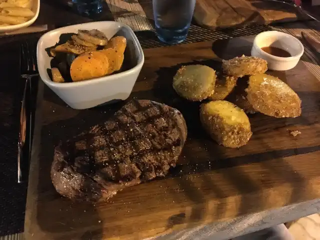 Local Steakhouse'nin yemek ve ambiyans fotoğrafları 6