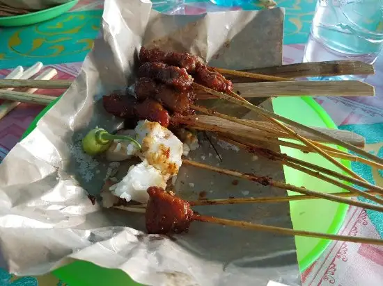 Gambar Makanan Sate Babi Bawah Pohon Gelora Trisakti 19