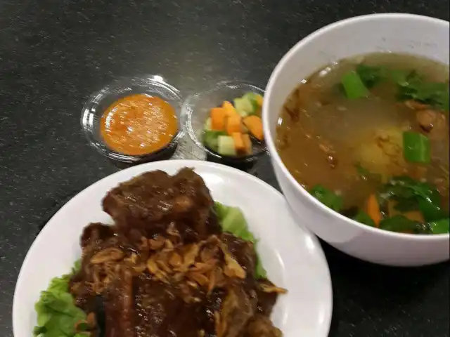 Gambar Makanan Sop Buntut Ibu Henny 12