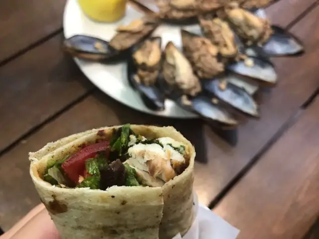 Meşhur Balıkçı Mehmet Usta Karaköy'nin yemek ve ambiyans fotoğrafları 10