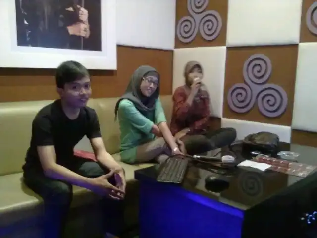 Gambar Makanan TraLaLa Karaoke Keluarga 13