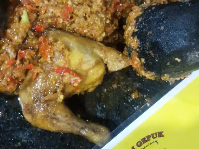 Gambar Makanan Ayam Gepuk Sambal Bawang Pak Gembus 12