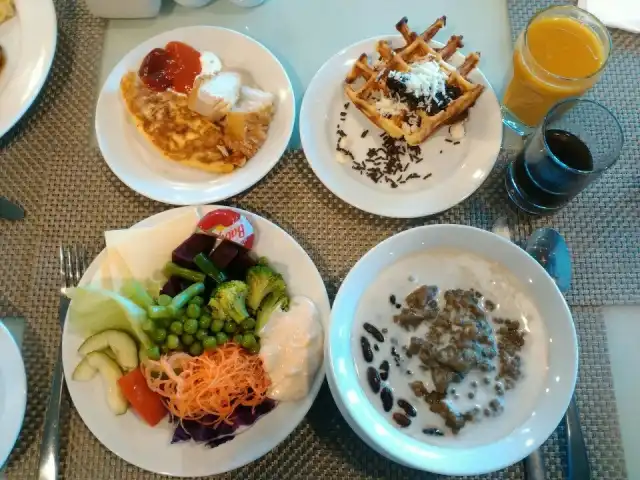 Gambar Makanan The Square Resto Novotel 6