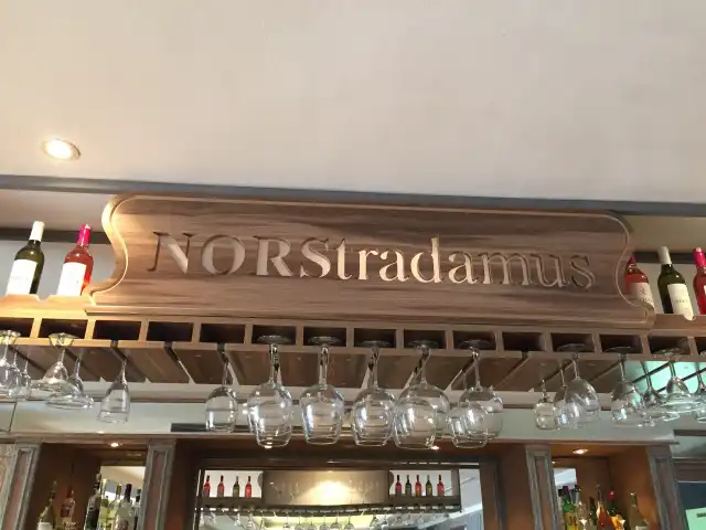 NORStradamus Cafe & Bistro'nin yemek ve ambiyans fotoğrafları 1