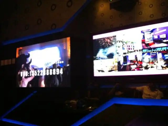 Gambar Makanan BlueBox - Karaoke Lounge & Suites 8