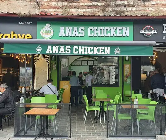 Anas Chicken Eminönü Branch'nin yemek ve ambiyans fotoğrafları 1