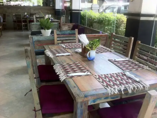 Muku Restaurant & Bar - Royal Tunjung Hotel