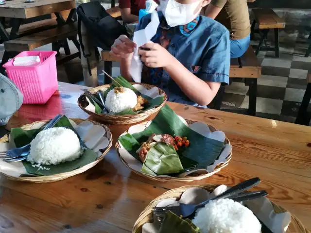 Warung Makan khas Bali 'Bu Komang'