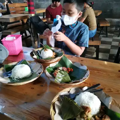 Warung Makan khas Bali 'Bu Komang'