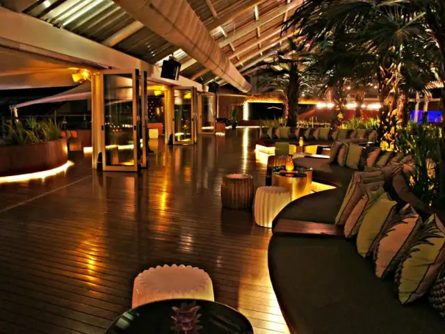 Gambar Makanan Rooftop Sunset Bar at Double-Six 14