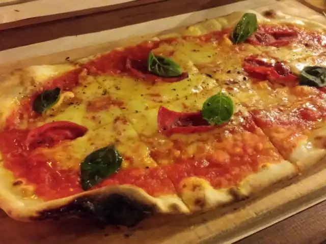 Gambar Makanan Classico Italiano pizza 3