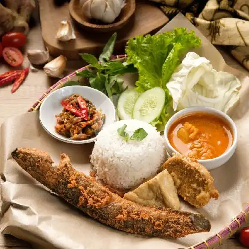 Gambar Makanan Imoly Pecel Lele, Letkol Iskandar 2