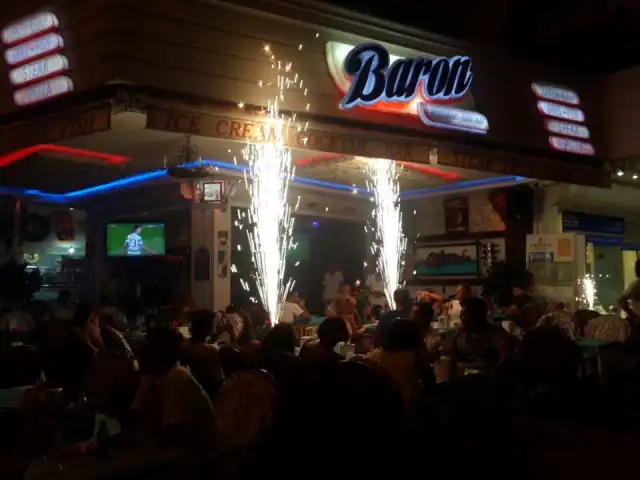 Baron Restaurant & Cafe'nin yemek ve ambiyans fotoğrafları 3