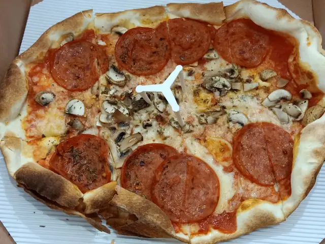 Gambar Makanan Pizza E Birra 10