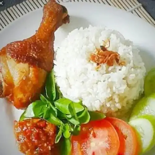 Gambar Makanan Warung Lalapan Ayam Bakar dan Ayam Geprek Om Bend, Denpasar 4