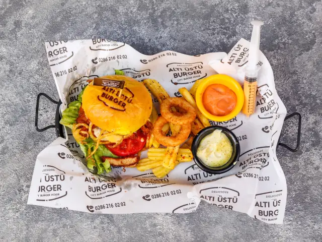 Altıüstü Burger'nin yemek ve ambiyans fotoğrafları 1