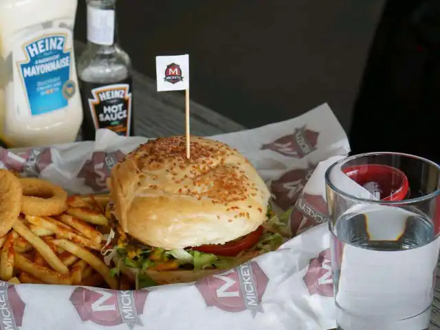 Mickey's Burger'nin yemek ve ambiyans fotoğrafları 17