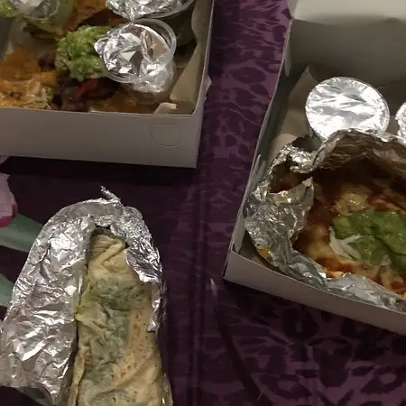Gambar Makanan Mojo's Burritos 11