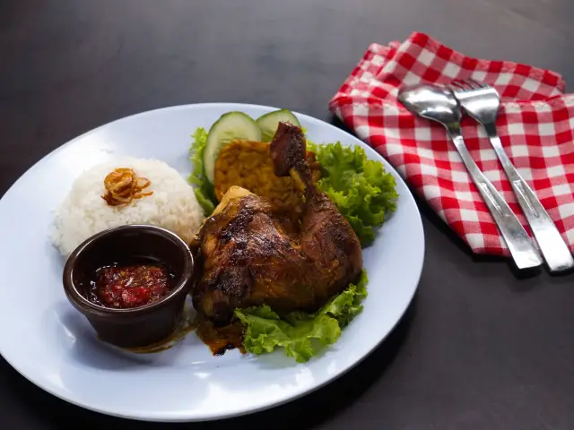 Stall No.8 Yummy Ayam Penyet @ Design Village (Food Bazaar)