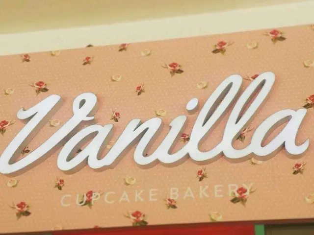 Vanilla Cupcake Bakery Food Photo 10