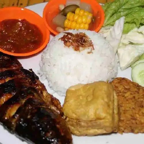 Gambar Makanan Lalapan Pondok Mami, Damai 18