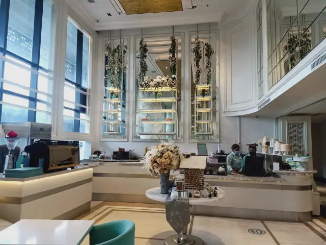 Gambar Makanan Le Bleu Cafe Des Fleurs - Hotel JHL Solitaire 7