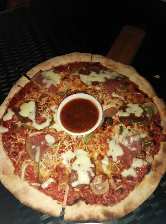 Gambar Makanan Waku Pizza, Kitchen & Bar 4