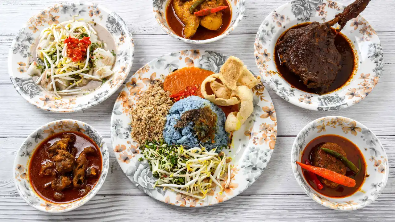 Makan di kedai cheyah kerutuk itik serati