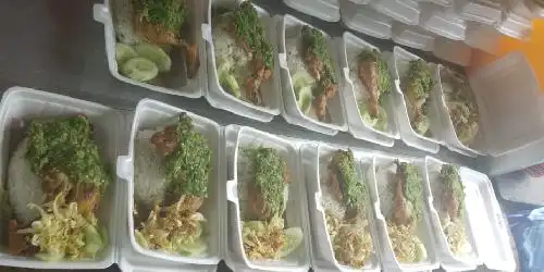 Ayam Penyet Sambel Ijo Bu Titin, HR Rasuna Said