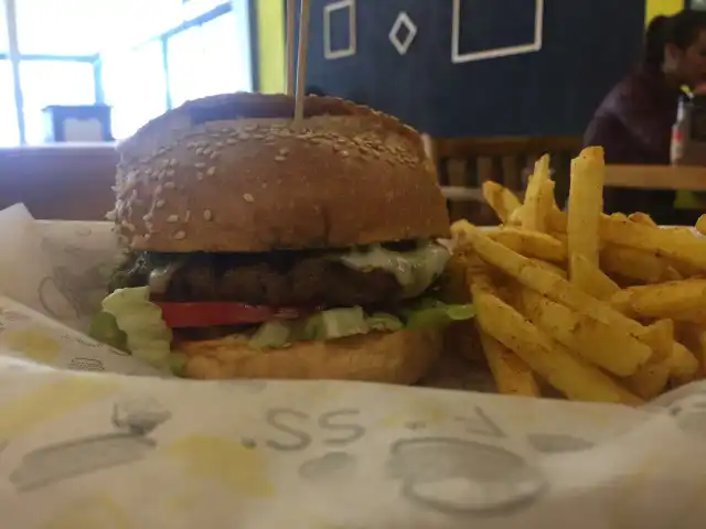Fess Burger'nin yemek ve ambiyans fotoğrafları 18