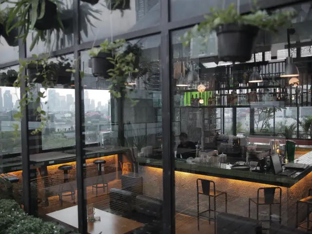 Gambar Makanan Lobbyn Sky Terrace - Liberta Hotel 13