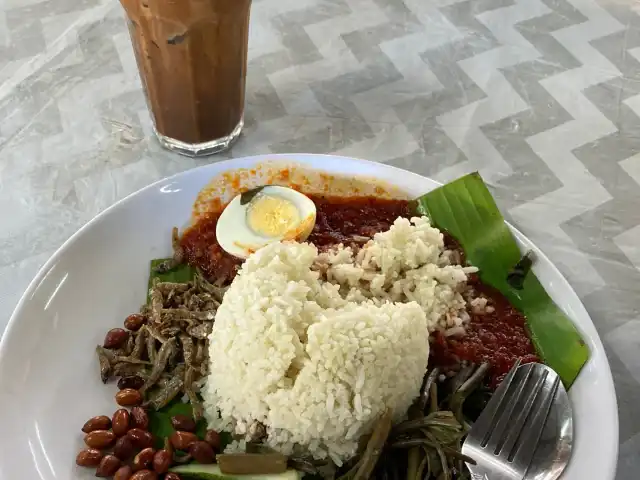 Nasik Lemak Angah Food Photo 5