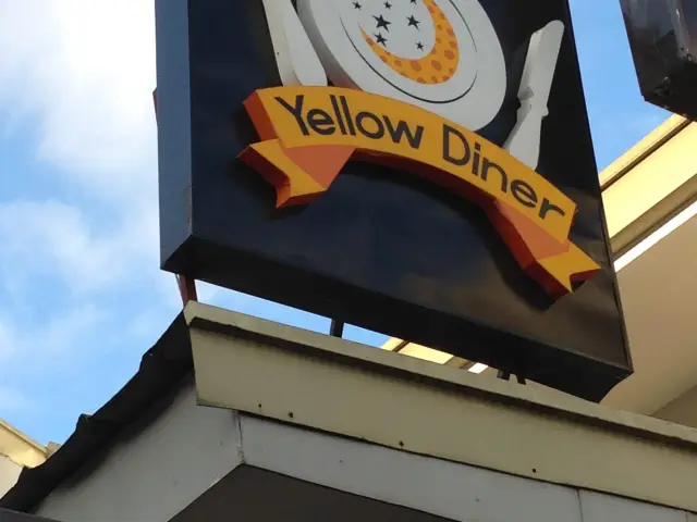 Yellow Diner Food Photo 3