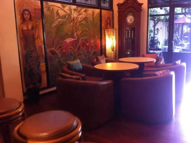 Gambar Makanan Coffee Shop & Bar - Ari Putri Hotel 3