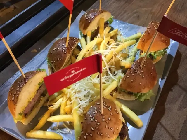 Burgerhood'nin yemek ve ambiyans fotoğrafları 13