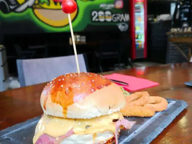 Burger & Sausage 200 Gram'nin yemek ve ambiyans fotoğrafları 77