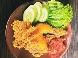 Raja Ayam Kremes, Ratu Zaleha