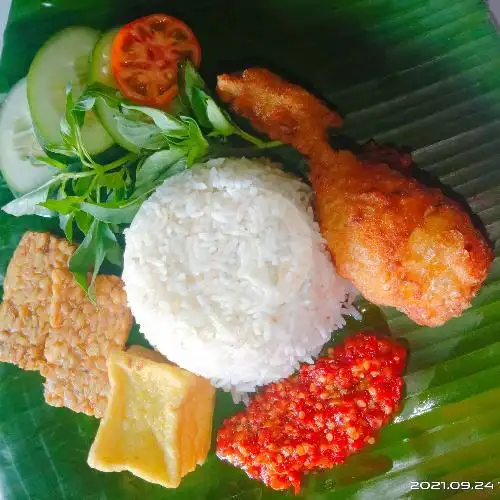 Gambar Makanan Ayam Bakar Goreng Lalapan Bollo, Makassar 6