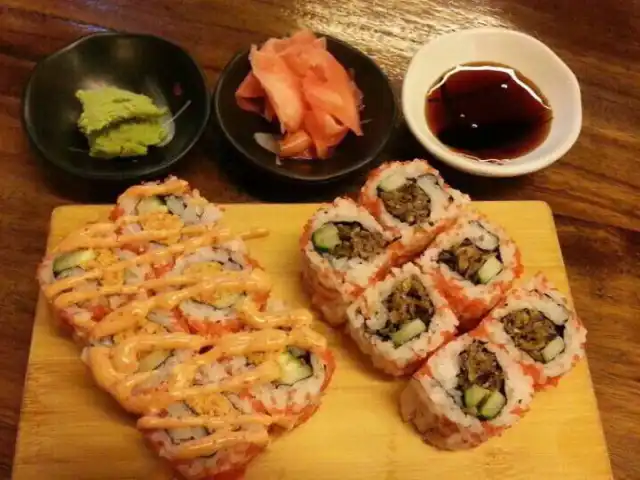Gambar Makanan Standing Sushi Bar 18
