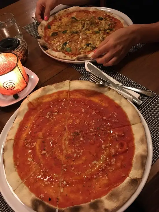 Gambar Makanan Oasi Italian Pizza & Bungalows 5