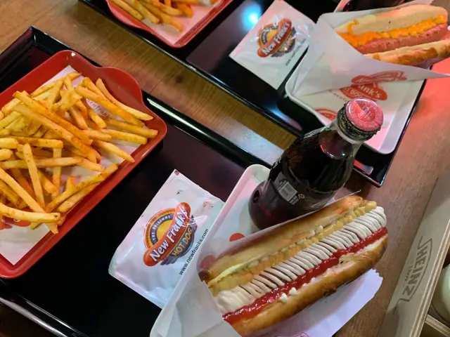New Frank's Hot Dog'nin yemek ve ambiyans fotoğrafları 32