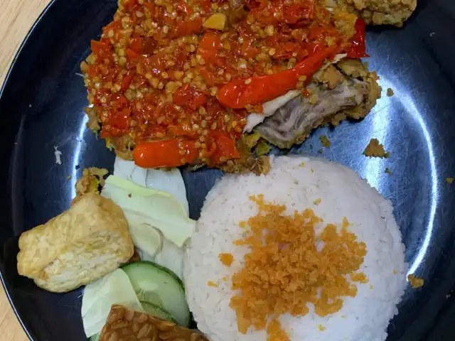 Ayam Geprek Dapur Sari Dewi (Rasa Asli Indonesia) Food Photo 3