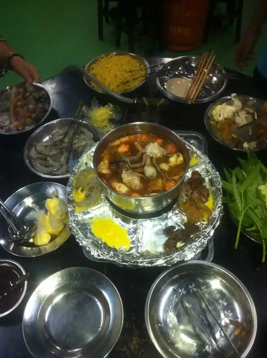 Malay Steamboat And Bbq Food Photo 1