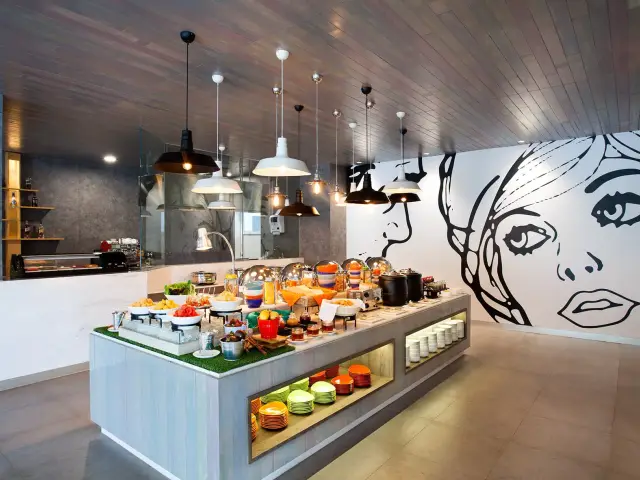 Gambar Makanan sTREATs Restaurant - Ibis Styles Sunter 4