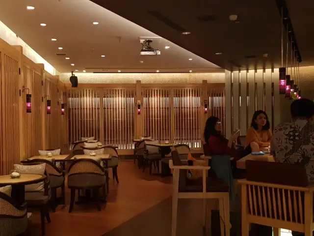 B1 Bar - Hotel Ayana Midplaza Jakarta
