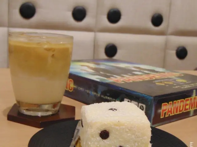 Gambar Makanan Dots Board Game Cafe 6